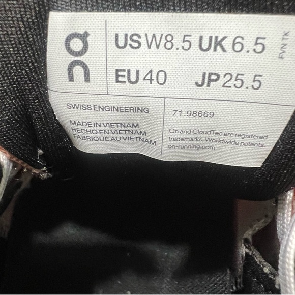 On Cloudflyer 4 Running Shoes Peach Aloe size 8.5 Sneakers - Picture 14 of 14